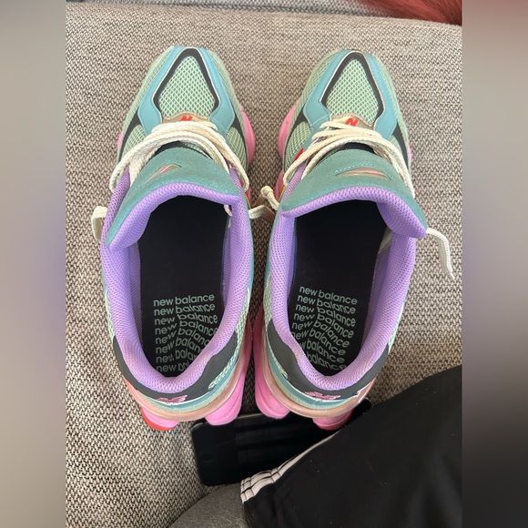 Worn a couple times starting not to like em. Selling them for 150 right now. - Picture 1 of 3